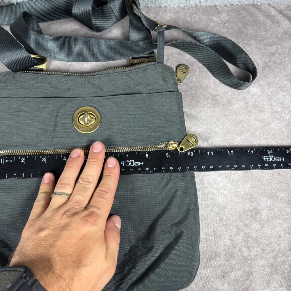 Baggallini Crossbody Bag Womens Medium Gray Nylon Everyday Travel Gold Hardware